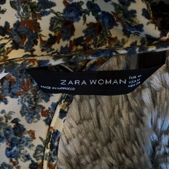 Blouse • Flowers on top 🔝 - Picture 7 of 10